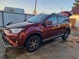 Toyota RAV4 2018 года за 11 500 000 тг. в Риддер