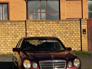 Mercedes-Benz E 230