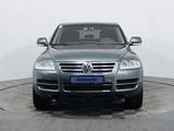 Volkswagen Touareg 2006 года за 4 870 000 тг. в Астана – фото 2