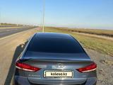 Hyundai Elantra 2018 года за 8 500 000 тг. в Астана – фото 2