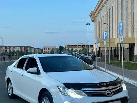 Toyota Camry 2015 года за 10 100 000 тг. в Аксай – фото 4