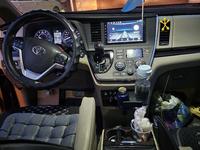 Toyota Sienna 2015 годаүшін14 500 000 тг. в Актау