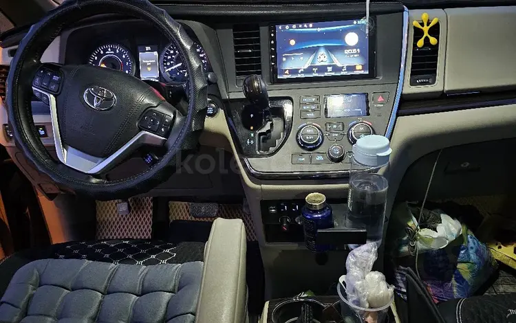 Toyota Sienna 2015 года за 14 500 000 тг. в Актау