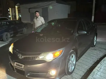 Toyota Camry 2014 года за 6 100 000 тг. в Атырау – фото 7