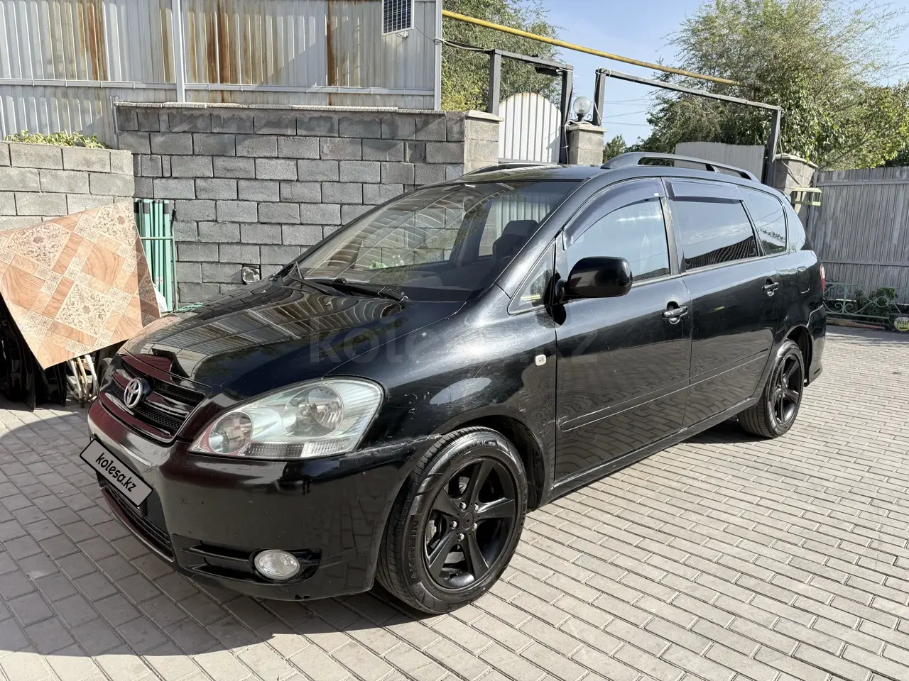 Тойота Avensis Verso, 2005