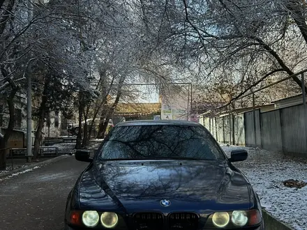 BMW 528 1997 года за 3 200 000 тг. в Алматы