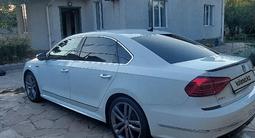 Volkswagen Passat 2016 года за 8 888 888 тг. в Алматы – фото 4