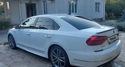 Volkswagen Passat 2016 года за 8 888 888 тг. в Алматы – фото 5