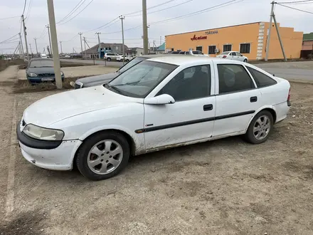 Opel Vectra 1997 года за 1 300 000 тг. в Уральск – фото 2