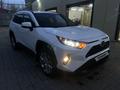 Toyota RAV4 2020 года за 17 000 000 тг. в Уральск – фото 2