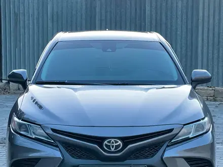 Toyota Camry 2019 года за 11 000 000 тг. в Атырау