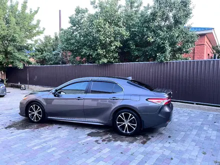 Toyota Camry 2019 года за 11 000 000 тг. в Атырау – фото 4