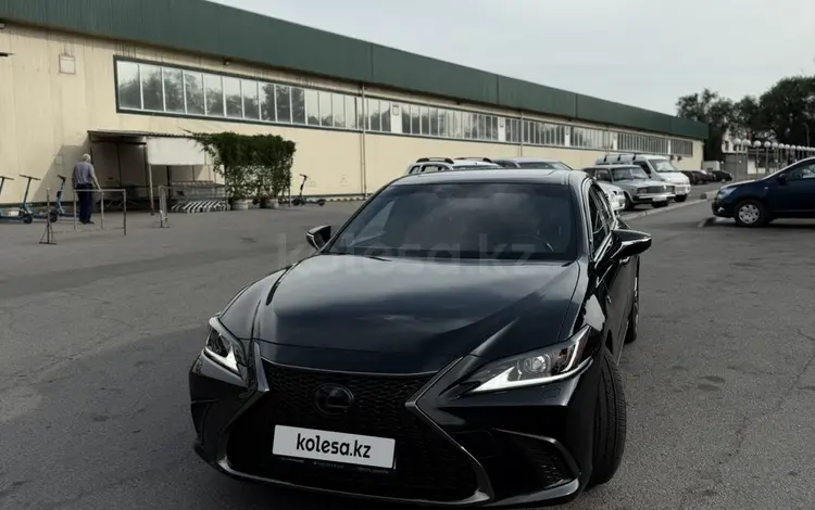 Lexus ES 350 2018 года за 23 000 000 тг. в Алматы