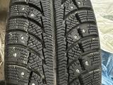 Зимняя шипованная резина за 95 000 тг. в Актобе