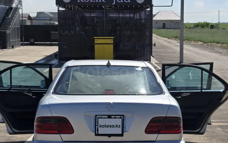 Mercedes-Benz E 320 1996 года за 2 450 000 тг. в Алматы