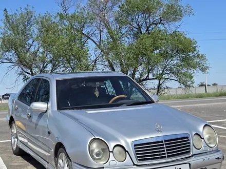 Mercedes-Benz E 320 1996 года за 2 450 000 тг. в Алматы – фото 3