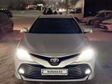 Toyota Camry 2019 годаfor15 000 000 тг. в Актобе – фото 2