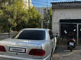 Mercedes-Benz E 320 1996 годаүшін2 900 000 тг. в Актобе – фото 3