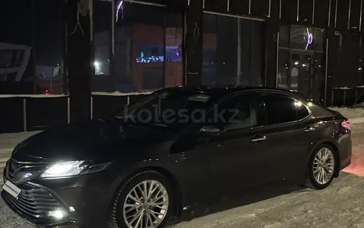 Toyota Camry 2020 года за 8 850 000 тг. в Атырау