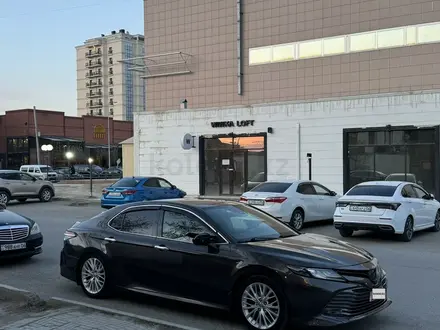 Toyota Camry 2020 года за 8 500 000 тг. в Атырау – фото 6