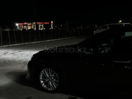 Toyota Camry 2020 года за 8 500 000 тг. в Атырау – фото 2