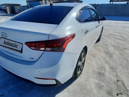 Hyundai Accent 2018 года за 5 500 000 тг. в Актобе – фото 4