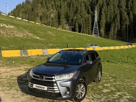 Toyota Highlander 2019 года за 15 900 000 тг. в Алматы – фото 2