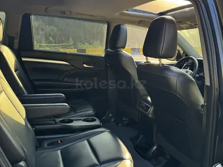 Toyota Highlander 2019 года за 15 900 000 тг. в Алматы – фото 5
