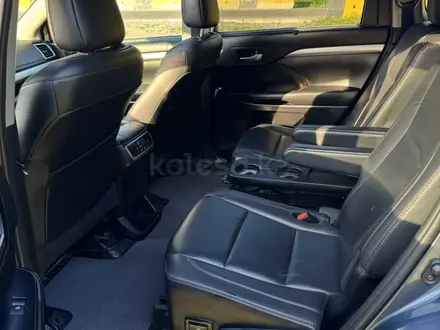 Toyota Highlander 2019 года за 15 900 000 тг. в Алматы – фото 6