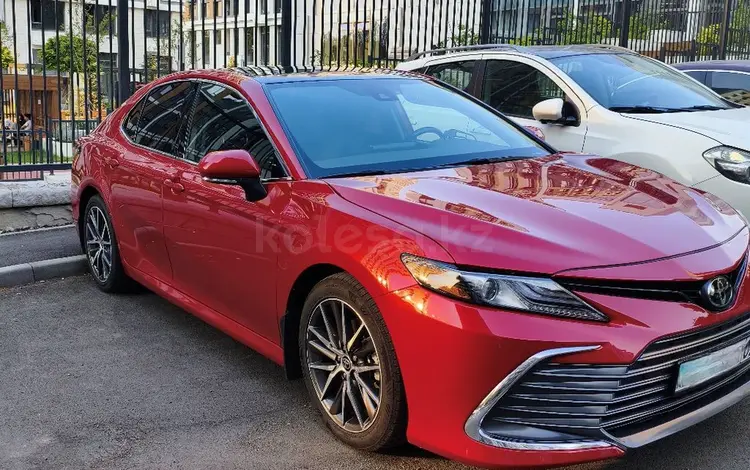 Toyota Camry 2022 года за 14 000 000 тг. в Алматы
