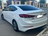 Hyundai Elantra 2018 годаfor7 200 000 тг. в Атырау – фото 3