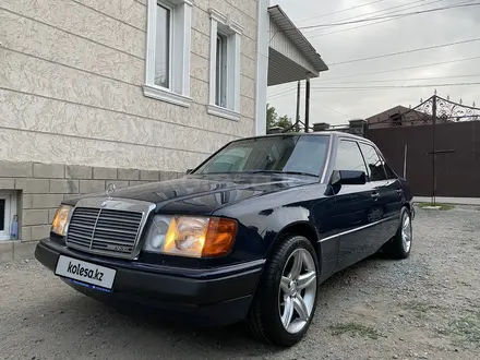 Mercedes-Benz E 220 1992 года за 2 750 000 тг. в Алматы