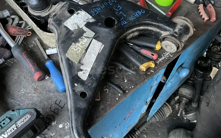 Рычаг левый нижний Хайлюкс за 35 000 тг. в Алматы