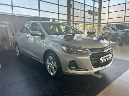 Chevrolet Onix Premier 2 2023 года за 7 290 000 тг. в Костанай – фото 2