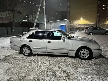 Mercedes-Benz E 230 1997 года за 1 500 000 тг. в Астана – фото 3
