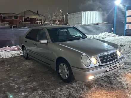 Mercedes-Benz E 230 1997 года за 1 500 000 тг. в Астана