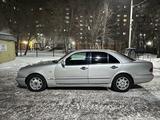 Mercedes-Benz E 230 1997 года за 1 500 000 тг. в Астана – фото 2
