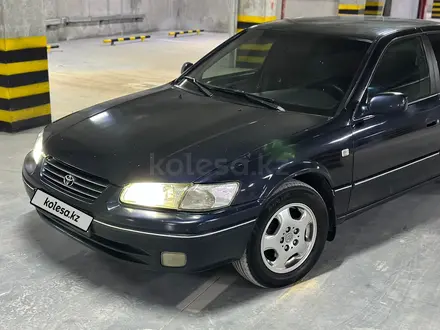 Toyota Camry 1997 года за 3 250 000 тг. в Алматы – фото 9