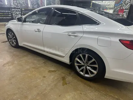 Hyundai Grandeur 2015 года за 9 500 000 тг. в Тараз – фото 27