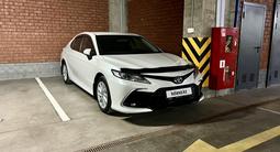 Toyota Camry 2021 года за 13 700 000 тг. в Астана – фото 2