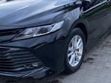 Toyota Camry 2019 года за 13 800 000 тг. в Тараз – фото 2