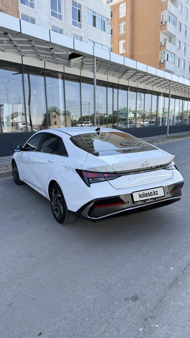 Hyundai Elantra, 2023