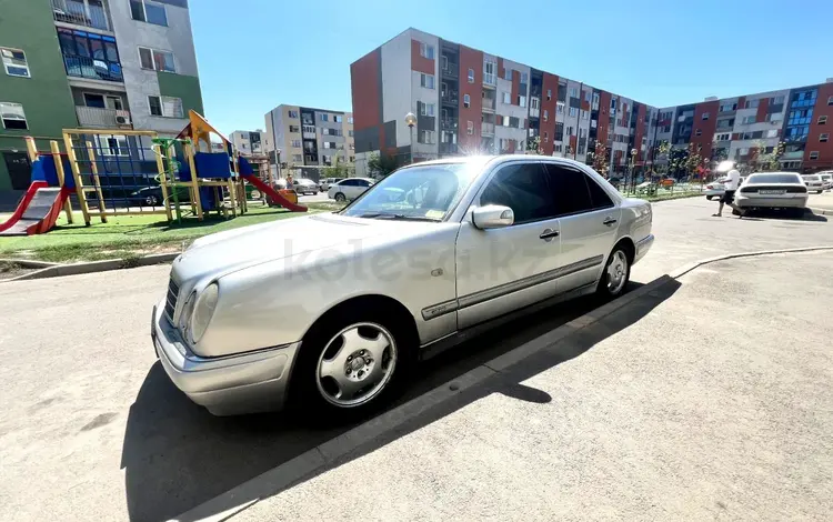 Mercedes-Benz E 280 1996 года за 2 700 000 тг. в Алматы