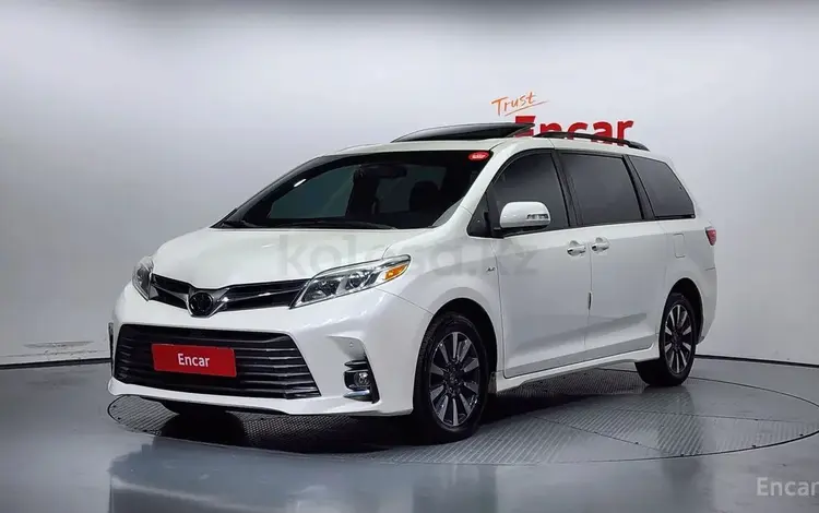 Toyota Sienna 2019 годаfor12 000 000 тг. в Астана