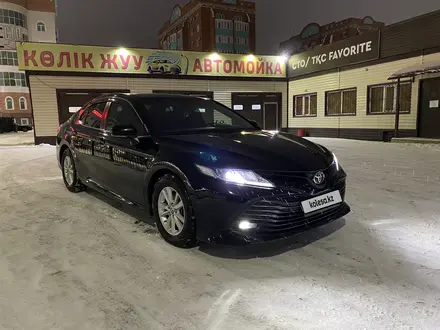 Toyota Camry 2020 года за 11 900 000 тг. в Актобе – фото 21