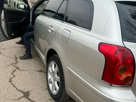 Toyota Avensis 2004 года за 6 000 000 тг. в Алматы – фото 3