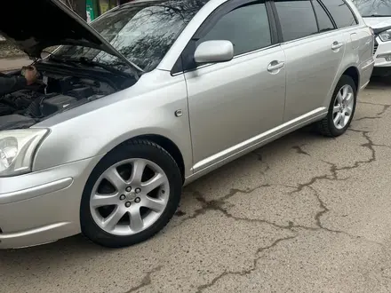 Toyota Avensis 2004 года за 6 000 000 тг. в Алматы – фото 4