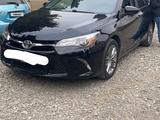 Toyota Camry 2016 года за 10 000 000 тг. в Актобе – фото 2