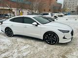Hyundai Sonata 2023 года за 12 100 000 тг. в Актобе – фото 2