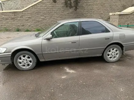 Toyota Camry 2000 года за 3 500 000 тг. в Астана – фото 4